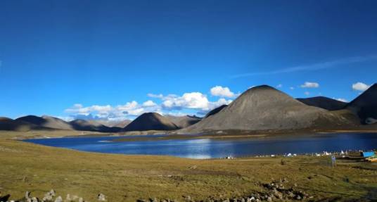 贡巴纳神山圣湖