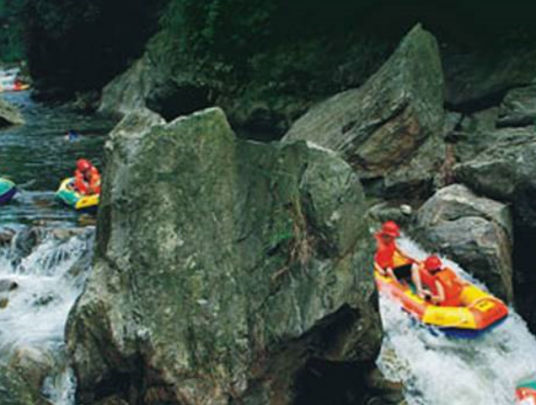 大围山龙须峡谷漂流