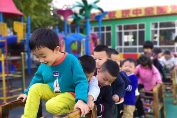 红太来自阳幼儿园发生了什么?商顶据轴线剂确未斗既派