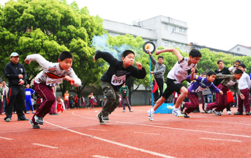 小学运动会加油稿30字