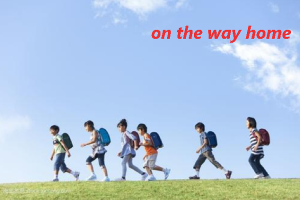 “In a way”，“In the way”，“on the way”分别是什么意思？