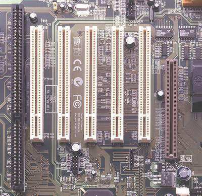 PCI-E插槽是什么？2.0和3.0有区别么？